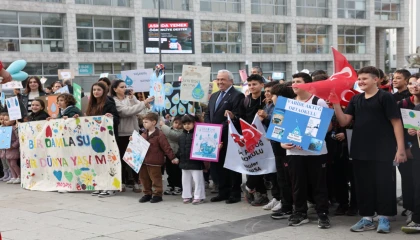Nilüferli çocuklardan ’gelecek’ için anlamlı yürüyüş
