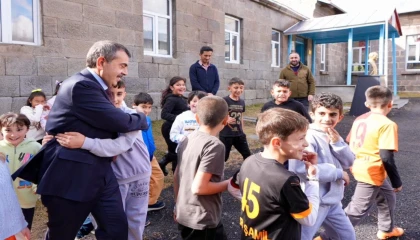 Öğrenciler ara tatile çıktı... Bakan Tekin: Dinlenin, kendinize zaman ayırın