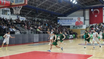 Sakarya Büyükşehir Basketbol taraftarı önünde 7’de 7 yaptı