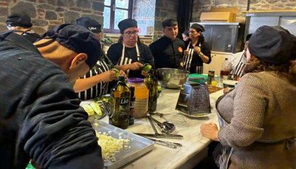 Şef Rıfat Yurttaş işitme engelli kursiyerlerle Ege yemekleri yaptı