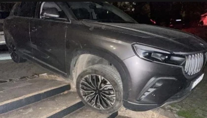 Son anda frenle kurtuldu! Merdivenleri fark etmeyen sürücü ölümden döndü