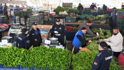 Zabıtadan semt pazarlarına şok baskın