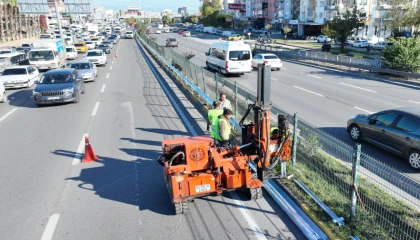 Antalya Gazi Bulvarı’nda otokorkuluk çalışması