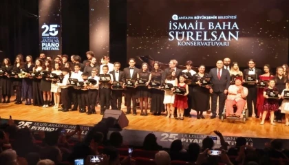 Antalya Piyano Festivali’nde gençler sahne aldı