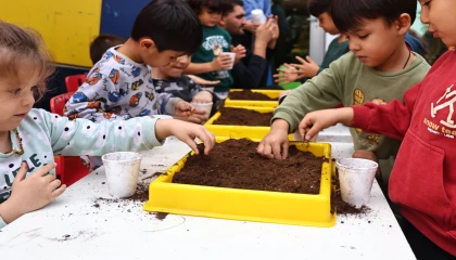 Antalya’da minik eller toprakla buluştu