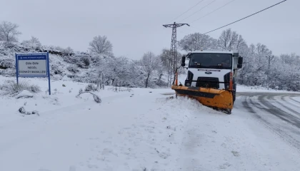 Bursa İnegöl Belediyesi karla mücadelede 24 saat sahada