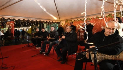 Bursa Osmangazi Meydanı nağmelerle ısındı