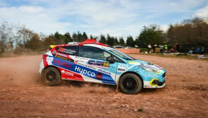 Bursa Osmangazi’nin gururundan podyumda çifte başarı