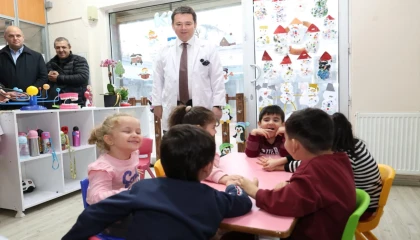 Bursa’da Başkan Erkan Aydın çocuklara mesleğini tanıttı