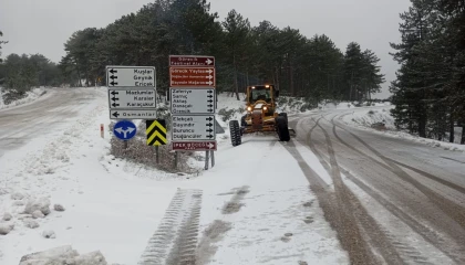 Bursa’da kar seferberliği: Büyükşehir ekipleri sahada