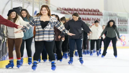 Büyükşehir Kültürpark ve Bostanlı’da buz pisti kuruyor