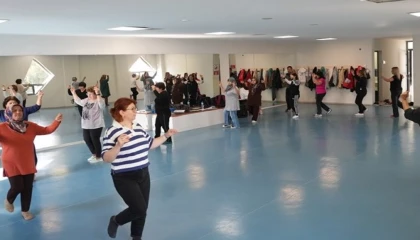 Denizli’de akadınlara zeybek kursu başladı