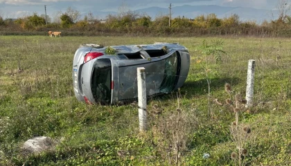 Düzce’de şarampole devrilen otomobilde sürücü yaralandı