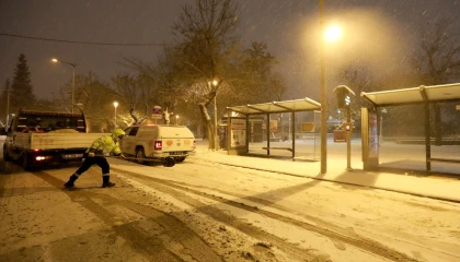 Gaziantep’te ulaşım için karla mücadele çalışmaları aralıksız sürüyor