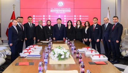 Genç hakim ve savcılar cübbelerini teslim aldı