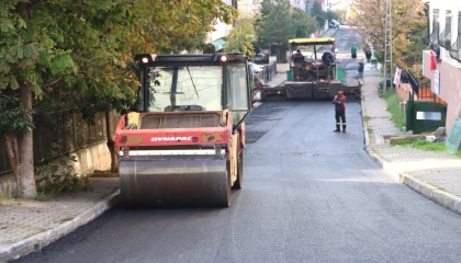 İstanbul Maltepe’de yol yenileme çalışmaları tüm hızıyla sürüyor