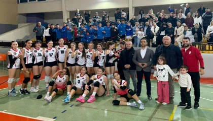 İzmir Çiğli’nin voleybol takımları ligin zirvesinde