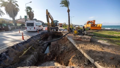 İzmir Mithatpaşa’da ana boru arızası için İZSU seferber oldu