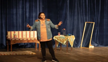 İzmir Narlıdere’de “Özel Anne” oyunu sanatseverlerle buluştu