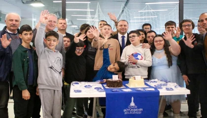 İzmir’de sevgiyle engeller aşıldı