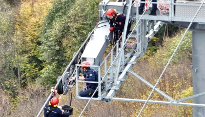 Kocaeli’de teleferik hattında nefes kesen kurtarma tatbikatı