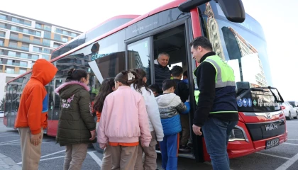 Konyalı öğrenciler nezaketi bu otobüste öğreniyor