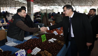 Kütahya’da Başkan Kahveci pazara kulak verdi