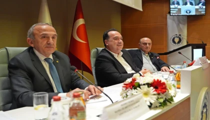 Manisa’da Başkan Dutlulu, Ticaret Odası’nda iş insanlarıyla buluştu