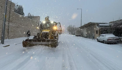 Mardin Artuklu karla mücadele için sahada