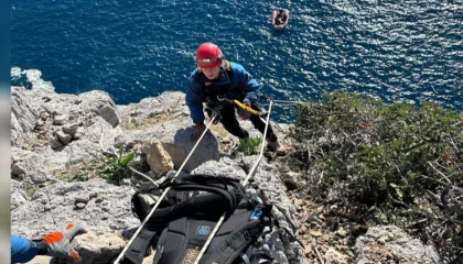 Mersin İtfaiyesi’nden nefes kesen kurtarma
