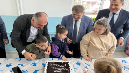 Mudanya’da özel gereksinimli bireyler için pasta kesildi