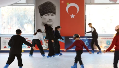 Muğla’da buz paten pistiyle yeni yılı karşılıyor