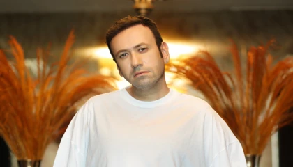 Murat Dalkılıç’tan yılın sürprizi! Sahne ve medya Özgür Aras’a emanet