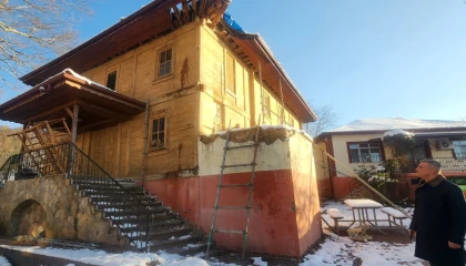 Tarihî Nüzhetiye Camii’nde restorasyon sürüyor