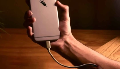 Telefonundan ayrı kalma korkusu ruh sağlığını etkiliyor!