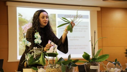 Antalya’da vatandaşlara orkide bakımı eğitimi