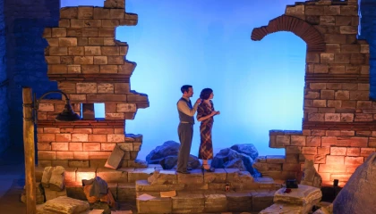 “Ay Tedirginliği” Baruthane Sahnesi’nde prömiyer yaptı