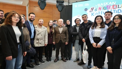 Başkan Bozbey gençlerle kahvaltıda buluştu