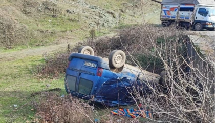 Bilecik Pazaryeri’nde araç köprüden düştü!