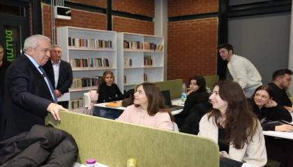 Bursa Nilüfer’de Başkan Özdemir’den gençlere finaller öncesi moral ziyareti