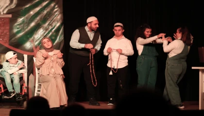 Bursa Osmangazi’de engelli bireyler sahnede ustalara taş çıkarttı