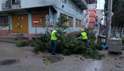 Bursa’da kuvvetli lodos alarmı! 42 ihbara anında müdahale