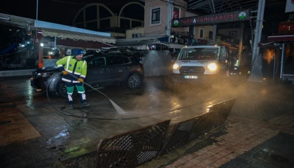 Bursa’da tarihi çarşı ve hanlarda gece mesaisi