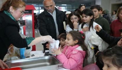 Çiğli’de çocuklar sinema keyfini Başkan Yıldız’la paylaştı