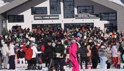 Denizli’de kayak merkezi ve teleferik hafta sonu doldu taştı