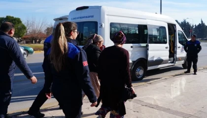 Denizli’de zabıta ekipleri dilenci denetimlerini artırdı