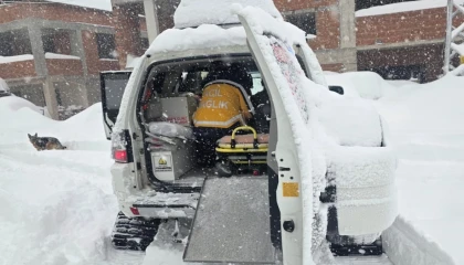 Düzce’de kar paletli ambulansla hasta kurtarıldı