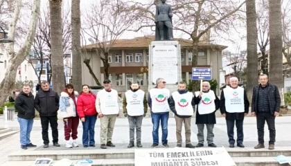 Emekliler Mudanya’daki eylemlerini sürdürüyor