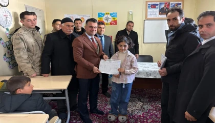 Erzurum’da şehit çocuklarının ilk karne heyecanı paylaşıldı