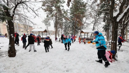 Gaziantep Büyükşehir, karın tadını çıkaran çocuklara eşlik etti